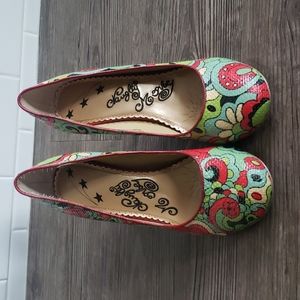 VINTAGE!!  Adorable heels!!